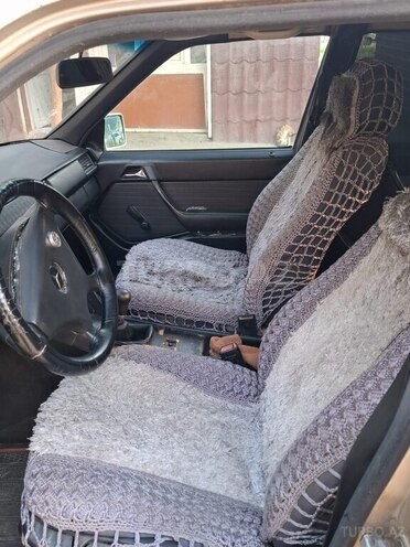 Mercedes  1993, 350,000 km - 2.0 l - Sumqayıt
