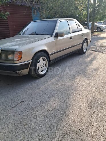 Mercedes  1993, 350,000 km - 2.0 l - Sumqayıt