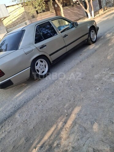 Mercedes  1993, 350,000 km - 2.0 l - Sumqayıt