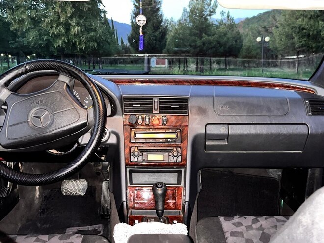 Mercedes C 200 1998, 364,829 km - 2.0 л - Balakən