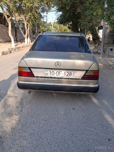 Mercedes  1993, 350,000 km - 2.0 l - Sumqayıt