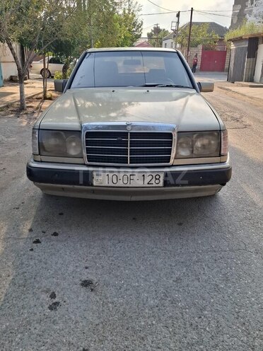 Mercedes  1993, 350,000 km - 2.0 l - Sumqayıt