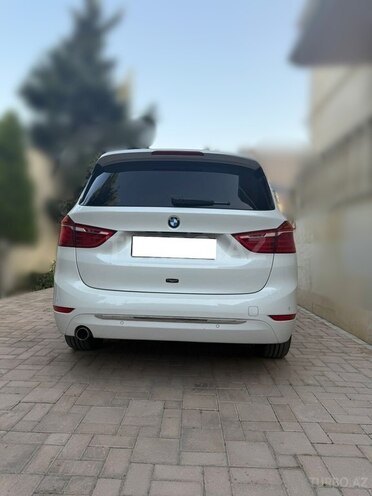 BMW  2016, 302,000 km - 1.5 l - Bakı