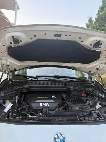 BMW  2016, 302,000 km - 1.5 l - Bakı