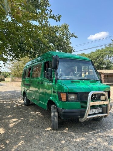 Mercedes 208 D 1994, 200,000 km - 2.5 l - Biləsuvar