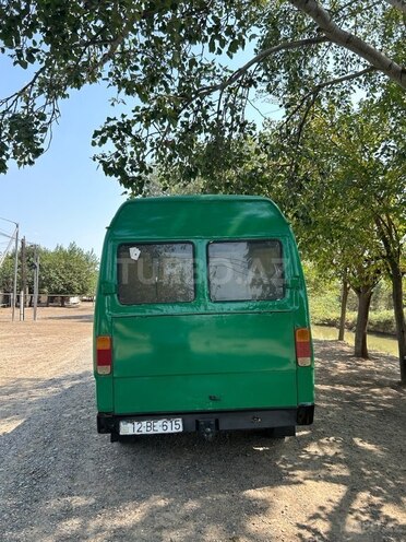 Mercedes 208 D 1994, 200,000 km - 2.5 l - Biləsuvar