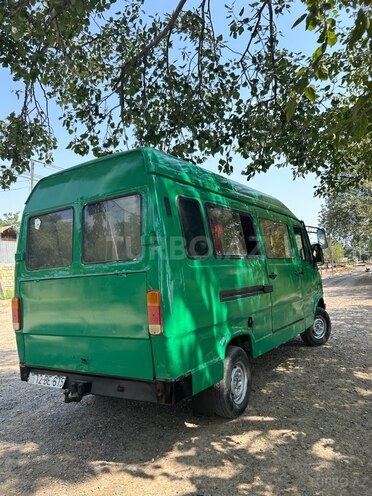 Mercedes 208 D 1994, 200,000 km - 2.5 l - Biləsuvar