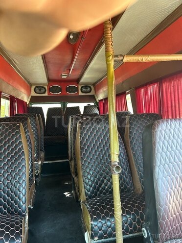 Mercedes 208 D 1994, 200,000 km - 2.5 l - Biləsuvar