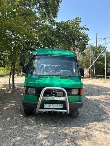 Mercedes 208 D 1994, 200,000 km - 2.5 l - Biləsuvar