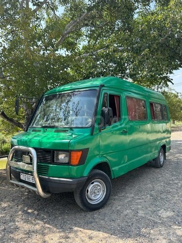 Mercedes 208 D 1994, 200,000 km - 2.5 l - Biləsuvar