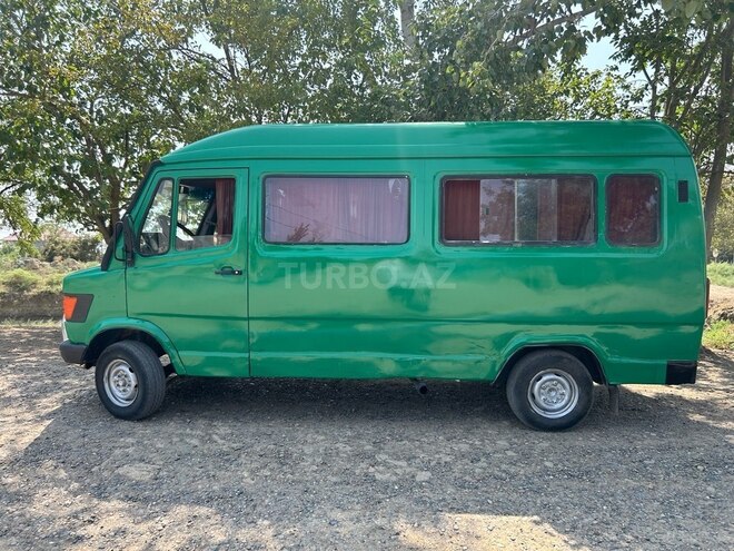 Mercedes 208 D 1994, 200,000 km - 2.5 l - Biləsuvar
