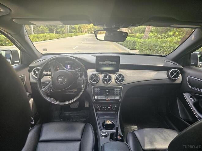 Mercedes GLA 250 4MATIC 2017, 98,000 km - 2.0 l - Bakı