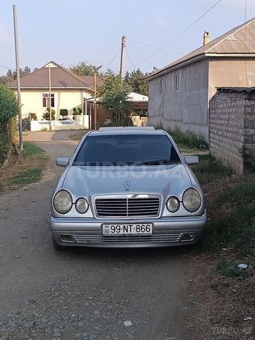 Mercedes E 240 1998, 277,850 km - 2.4 l - Masallı