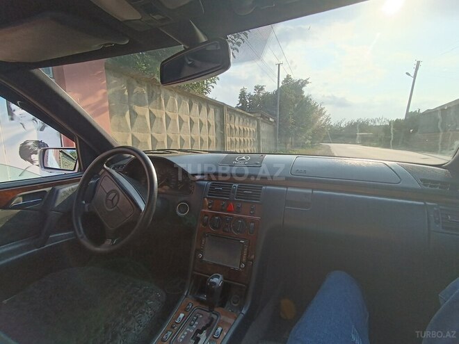 Mercedes E 240 1998, 277,850 km - 2.4 l - Masallı