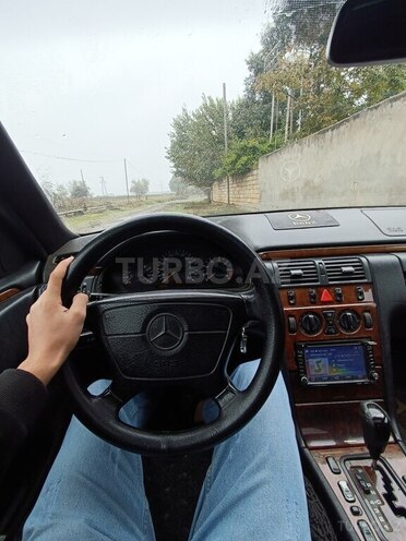 Mercedes E 240 1998, 277,850 km - 2.4 l - Masallı