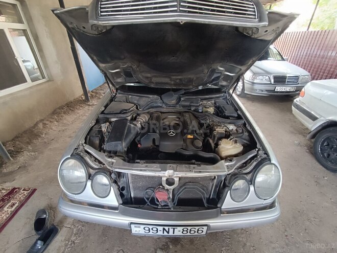 Mercedes E 240 1998, 277,850 km - 2.4 l - Masallı