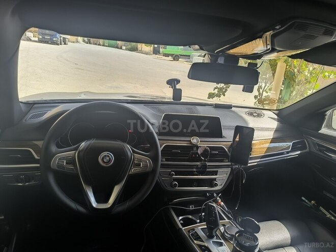 BMW 740 2017, 292,000 km - 3.0 л - Bakı