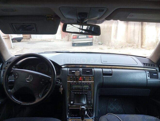 Mercedes E 270 1999, 626,000 km - 2.7 л - Sumqayıt