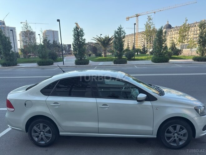 Volkswagen Polo 2013, 244,500 km - 1.6 l - Bakı