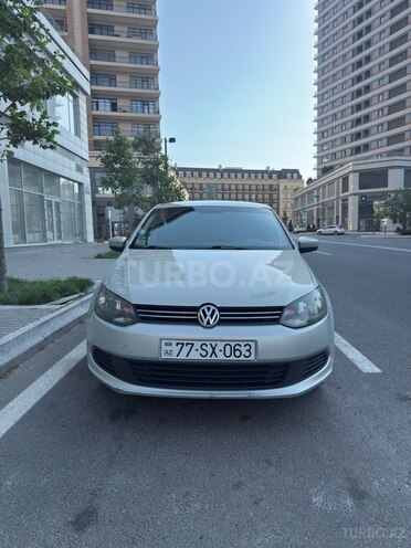 Volkswagen Polo 2013, 244,500 km - 1.6 l - Bakı