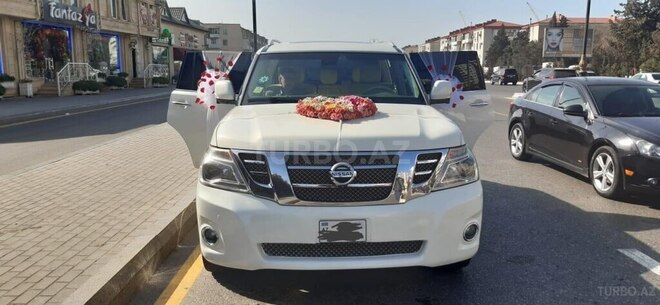 Nissan Patrol 2010, 180,000 km - 5.6 l - Bakı