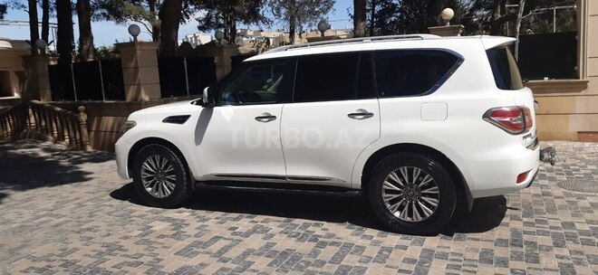 Nissan Patrol 2010, 180,000 km - 5.6 l - Bakı