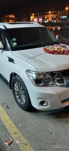 Nissan Patrol 2010, 180,000 km - 5.6 l - Bakı