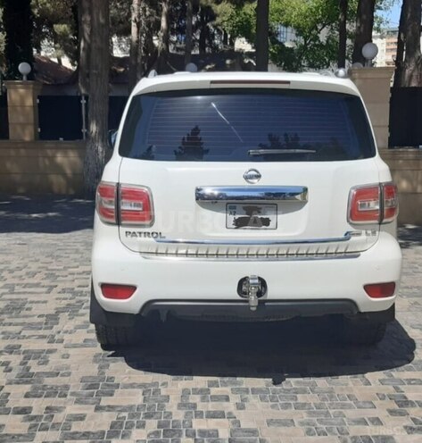 Nissan Patrol 2010, 180,000 km - 5.6 l - Bakı
