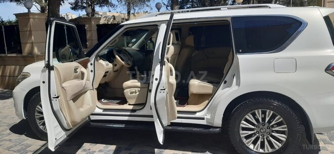 Nissan Patrol 2010, 180,000 km - 5.6 l - Bakı