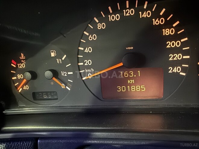 Mercedes E 240 1999, 301,885 km - 2.4 l - Bakı