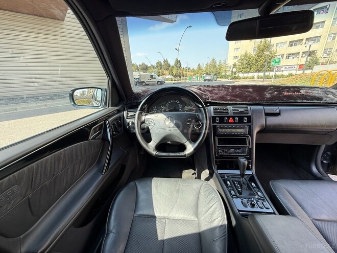 Mercedes E 240 1999, 301,885 km - 2.4 l - Bakı