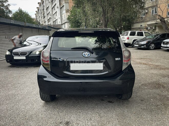 Toyota Prius C 2013, 239,950 km - 1.5 л - Bakı