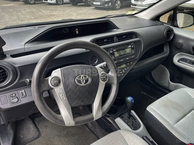 Toyota Prius C 2013, 239,950 km - 1.5 л - Bakı