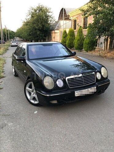 Mercedes E 240 1998, 308,000 km - 2.4 l - Göygöl