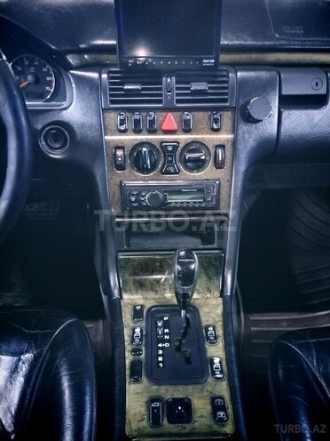 Mercedes E 240 1998, 308,000 km - 2.4 l - Göygöl