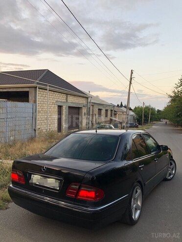 Mercedes E 240 1998, 308,000 km - 2.4 l - Göygöl