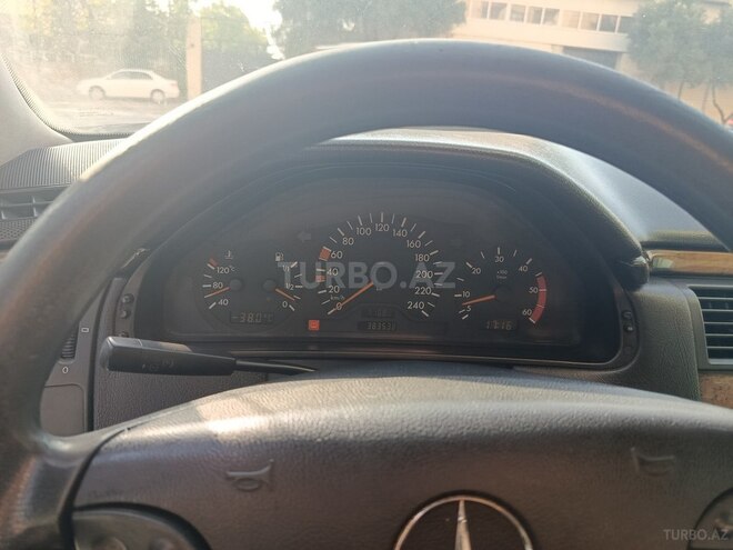 Mercedes E 220 1999, 380,000 km - 2.2 l - Bakı