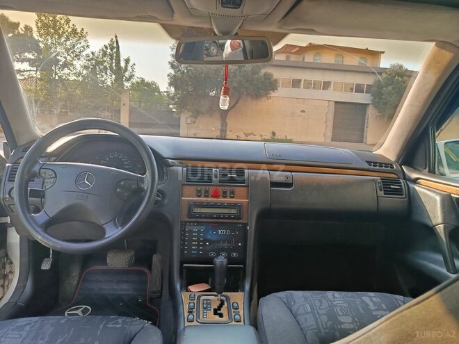 Mercedes E 220 1999, 380,000 km - 2.2 l - Bakı