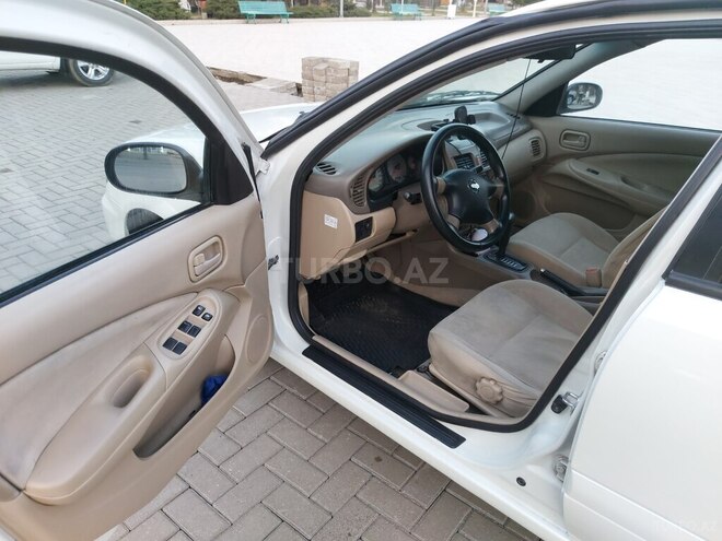 Nissan Sunny 2010, 300,000 km - 1.6 l - Bakı