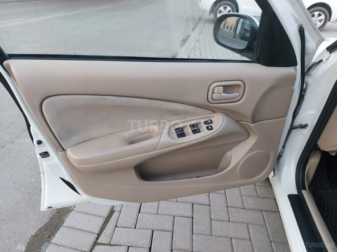 Nissan Sunny 2010, 300,000 km - 1.6 l - Bakı