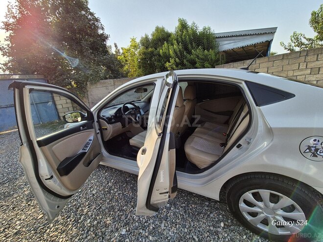 Hyundai Accent 2015, 216,000 km - 1.6 l - Sumqayıt