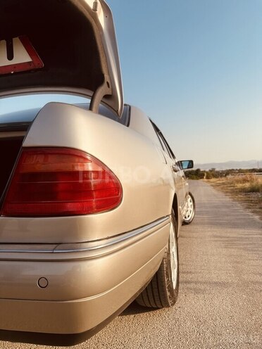 Mercedes E 240 1998, 490,000 km - 2.4 l - Şəmkir