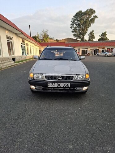 Opel Astra 1997, 400,000 km - 1.6 l - Qax
