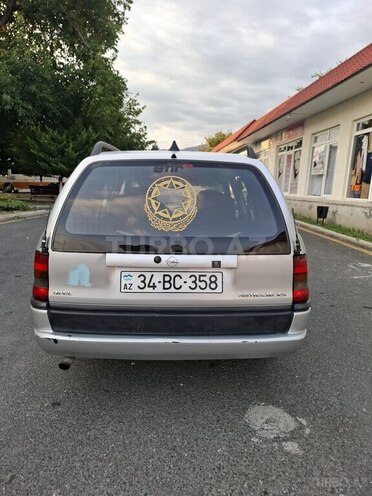 Opel Astra 1997, 400,000 km - 1.6 l - Qax