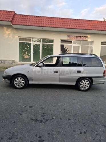 Opel Astra 1997, 400,000 km - 1.6 l - Qax
