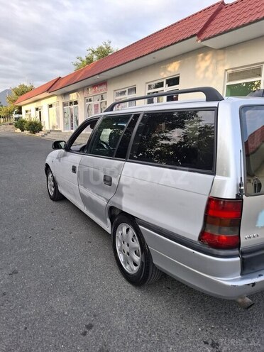 Opel Astra 1997, 400,000 km - 1.6 l - Qax