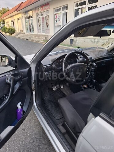 Opel Astra 1997, 400,000 km - 1.6 l - Qax