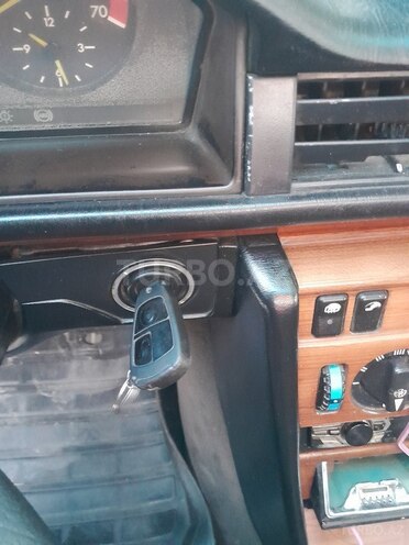 Mercedes  1990, 320,000 km - 2.0 l - Sabirabad