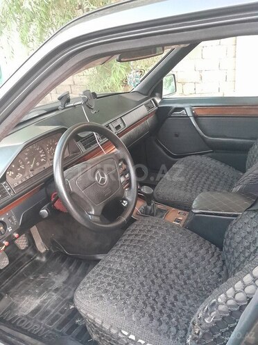 Mercedes  1990, 320,000 km - 2.0 l - Sabirabad