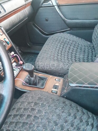 Mercedes  1990, 320,000 km - 2.0 l - Sabirabad